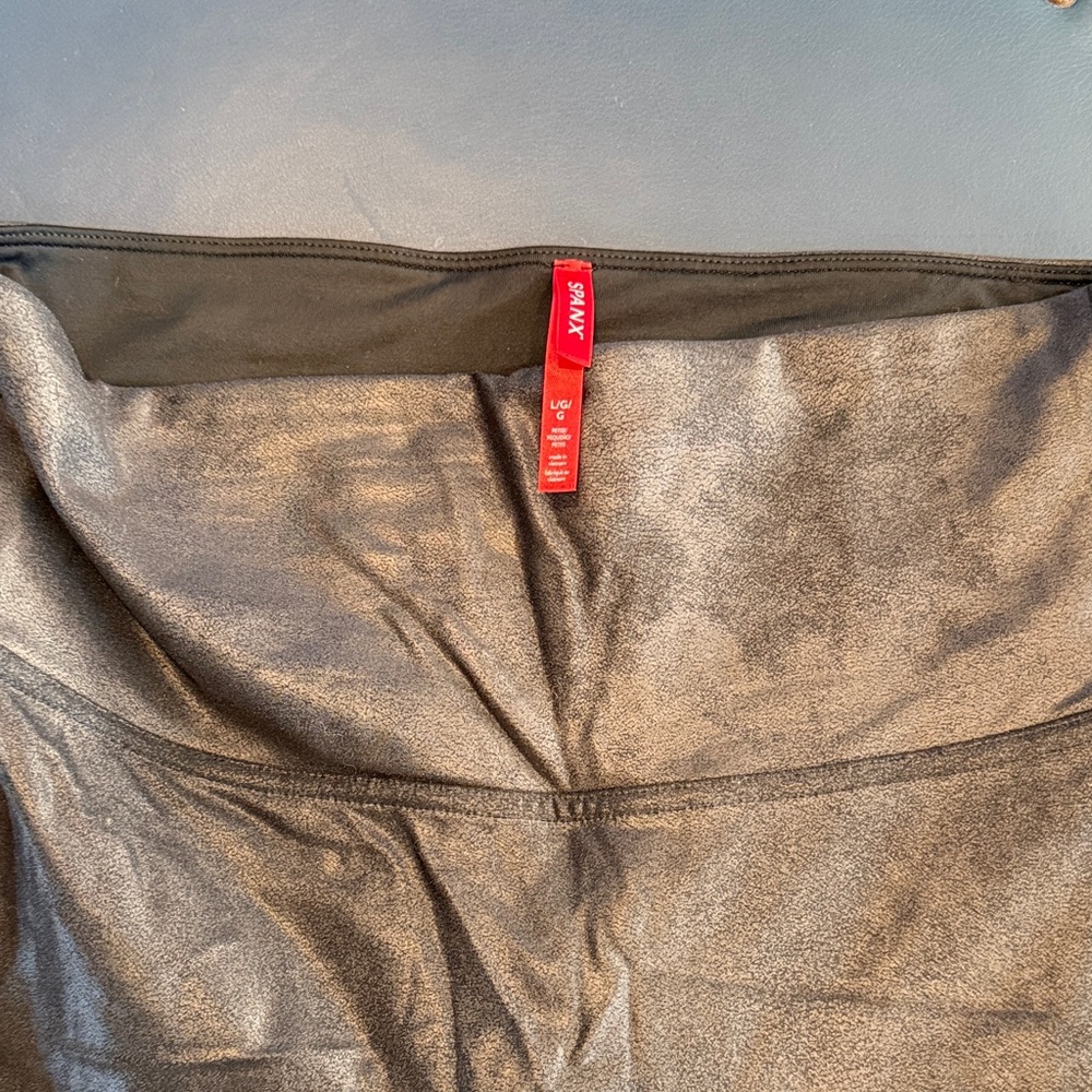 SPANX Metallic Leggings in Silver and Black